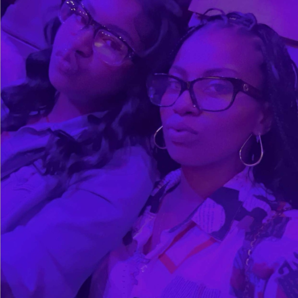 Meet your Posher, Siani